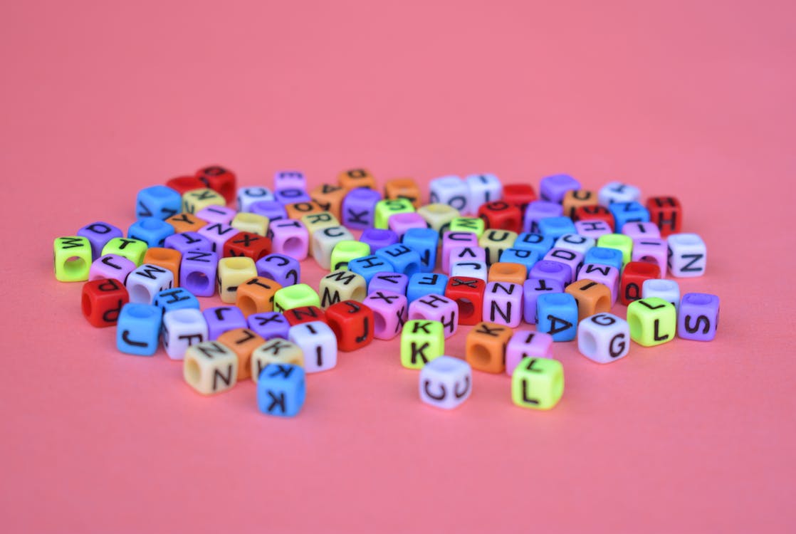 Photo Gros Plan De Cubes Sur Surface Rose