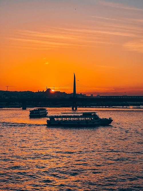 Kostenloses Stock Foto zu abendrot, boot, goldene stunde