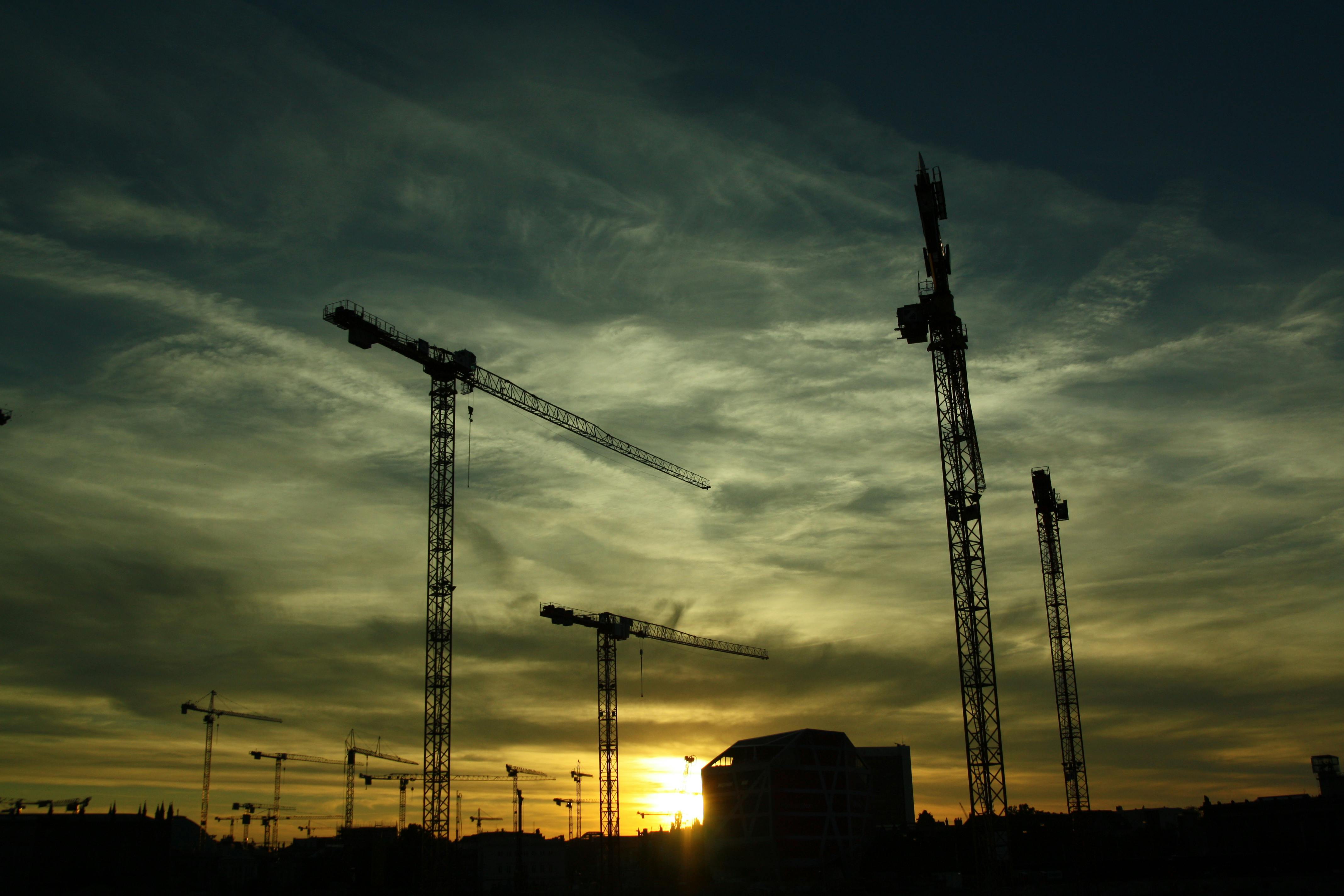 Foto de stock gratuita sobre construcci\u00f3n, construyendo, gr\u00faas