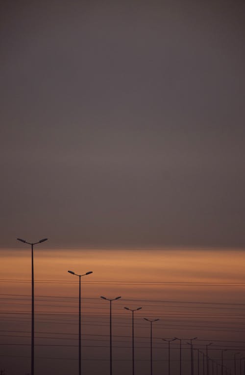 Foto profissional grátis de alvorecer, cair da noite, iluminação pública