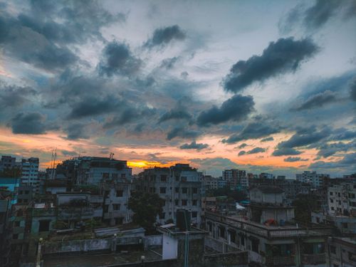 Free A moody sunset over the skyline of Dhaka, Bangladesh, with vibrant clouds. Stock Photo