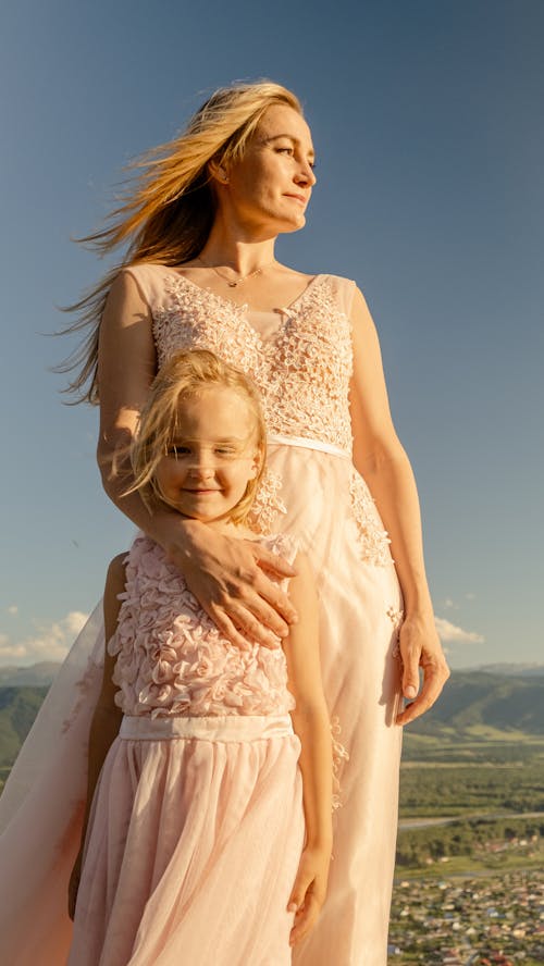 Gratis Foto stok gratis cewek, gaun merah muda, ibu dan anak Foto Stok
