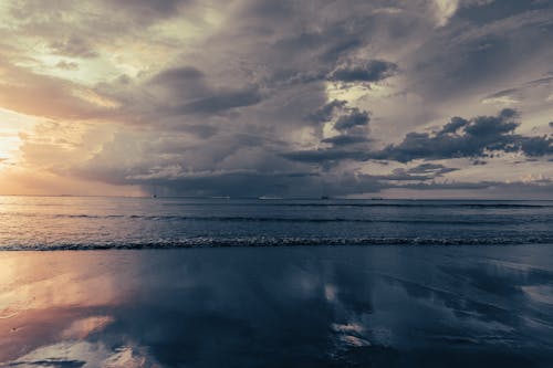 먹구름, 바다, 반사의 무료 스톡 사진