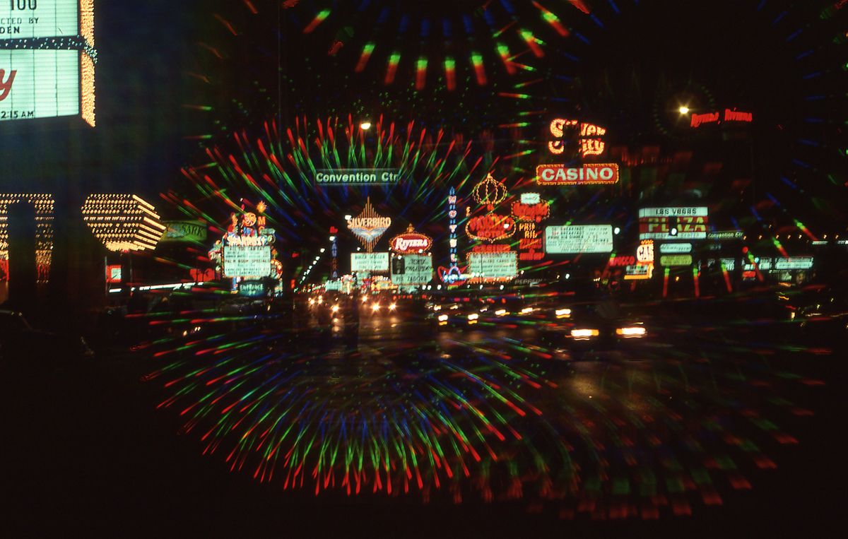 แสงสีคาสิโนยามค่ำคืนประกอบบทความฝาก 20 รับ 100