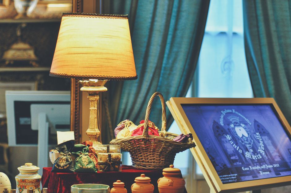 Tuscan decor style interior — Warm interior setting featuring a lamp, woven basket, and digital screen display in Florence.