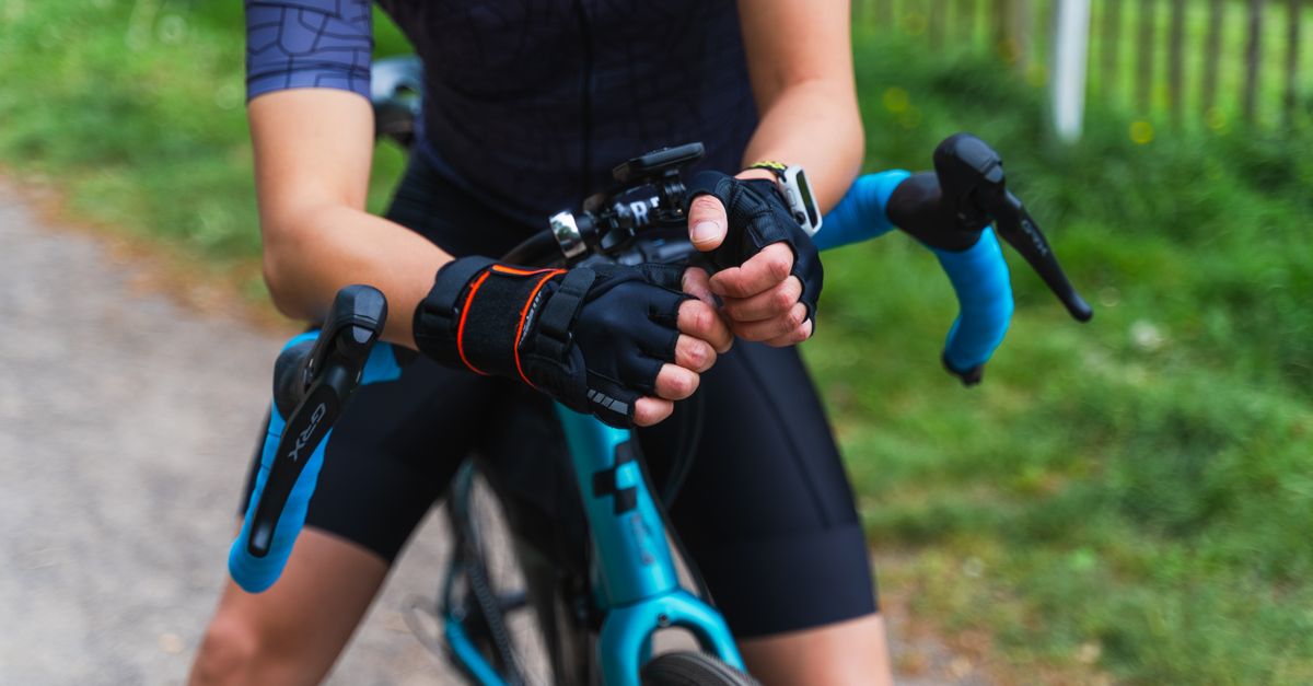 Cykelbukser til damer med lange ben og pude – sådan vælger du rigtigt og finder de bedste modeller på cykelspurt.dk