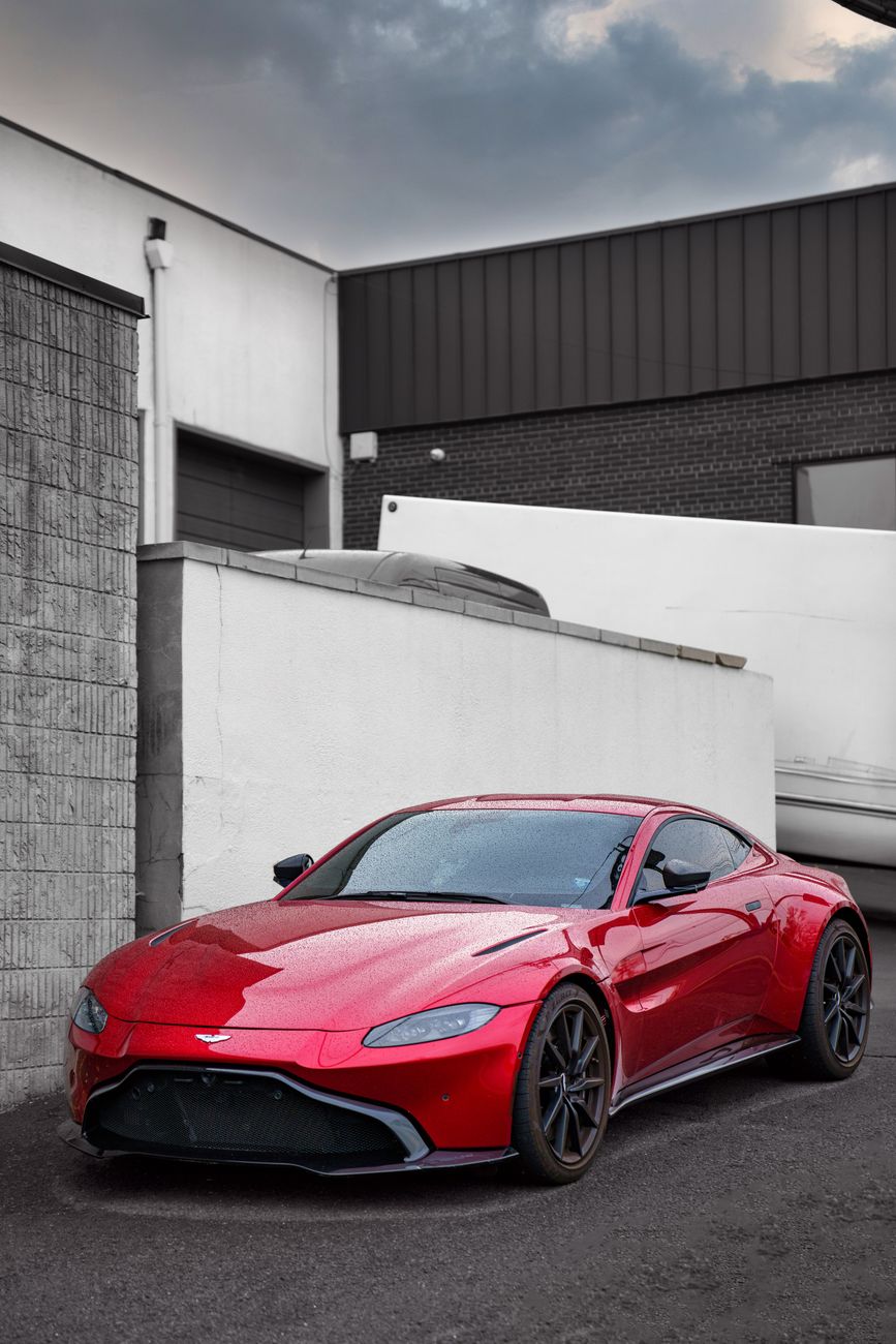 Bezaubernde Automobil-Aufnahme mit Auto & Modern