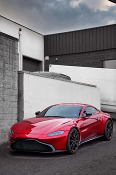 Bezaubernde Automobil-Aufnahme mit Auto & Modern