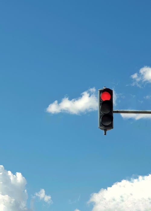 Fotos de stock gratuitas de cielo azul, luz de freno, semáforo