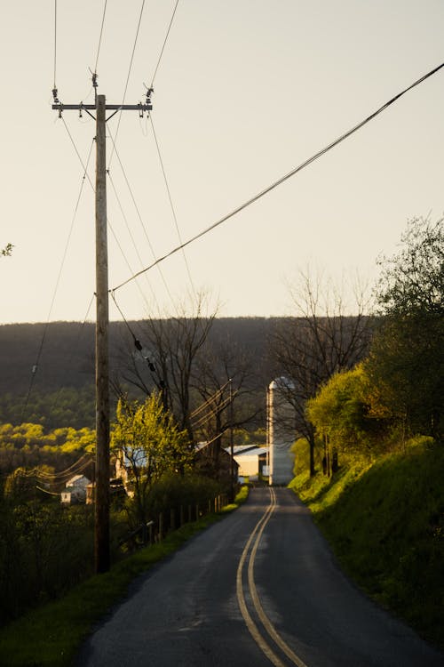 Fotobanka s bezplatnými fotkami na tému betón, cesta, elektrické vedenia