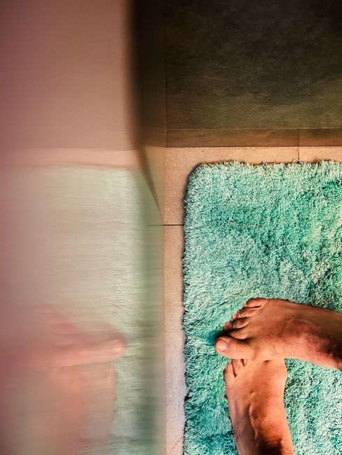 <h2>2. Keset Kamar Mandi: Kenyamanan di Kaki <h2>2. Keset Kamar Mandi: Kenyamanan di Kaki