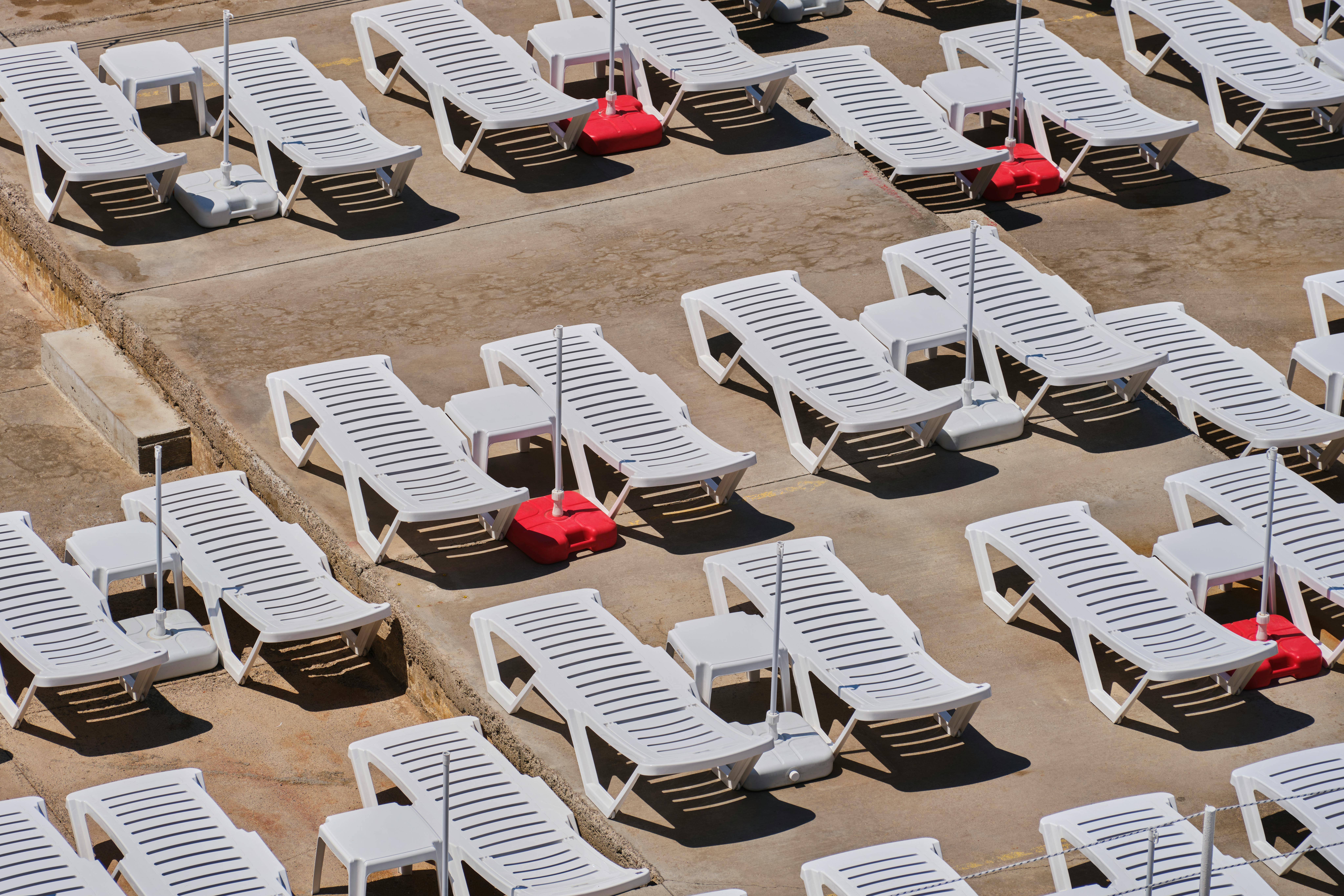 Part Business, Part Leisure: How Remote Work Is Changing The Way People Travel — Photo by Engin Akyurt on Pexels