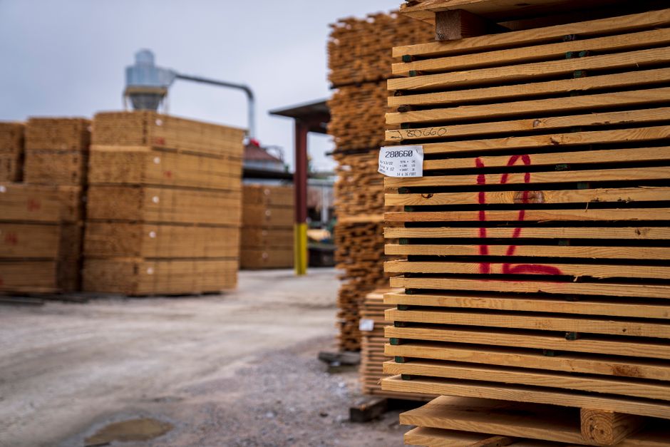 Can I Use Pallet Wood for Creating Furniture Designs?