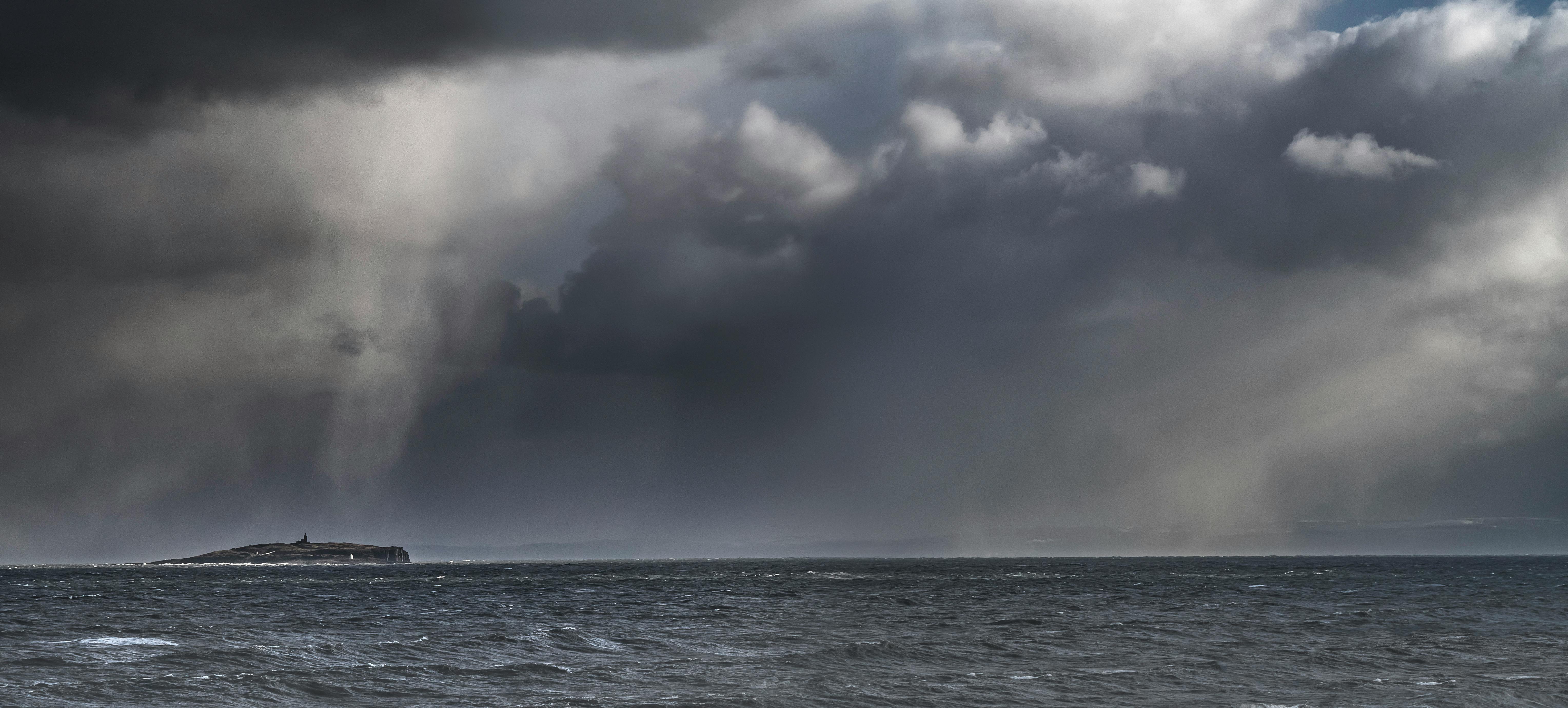 复活节风暴来袭：风暴Dave将携90英里/小时狂风席卷英国，在英华人需提前防范