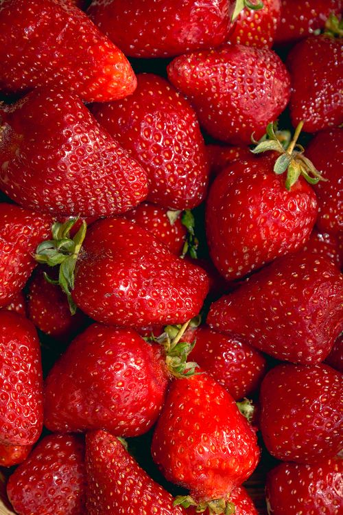 Free A vibrant close-up of fresh ripe strawberries showcasing their natural texture and color. Stock Photo