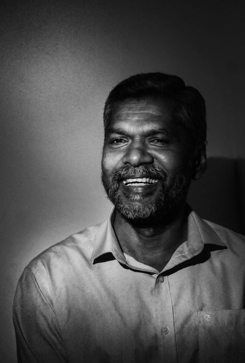Free Captivating black and white portrait of a smiling bearded man showcasing joy and warmth. Stock Photo