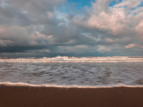 Бесплатное стоковое фото с волны, морские волны, морской пейзаж