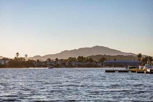 Foto profissional grátis de ancorado, ao ar livre, barcos a vela