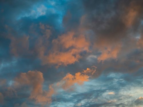 Free Beautiful sunset clouds with vibrant colors, creating a dramatic sky scene. Stock Photo