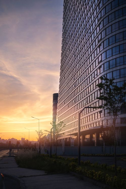 Free Contemporary skyscraper reflecting the vibrant Istanbul sunset skyline. Stock Photo