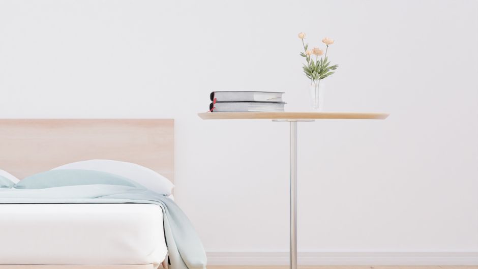 5 Space-Saving Solutions for a Side Table in Small Bedrooms: A Guide to Minimalist Decor Minimalist side table in small bedroom with compact design