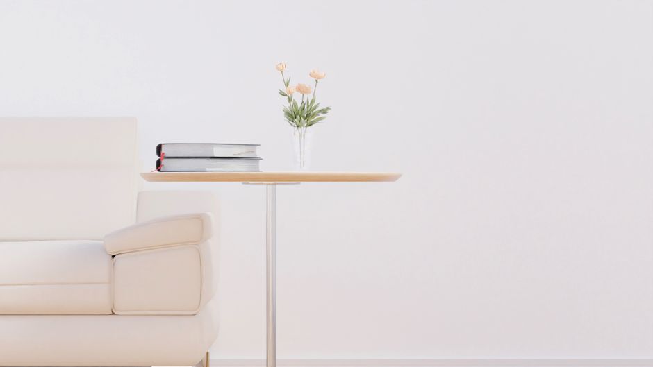 5 Key Considerations for Choosing the Perfect Foldable Table for Your Study Room Close-up of foldable table legs with compact design