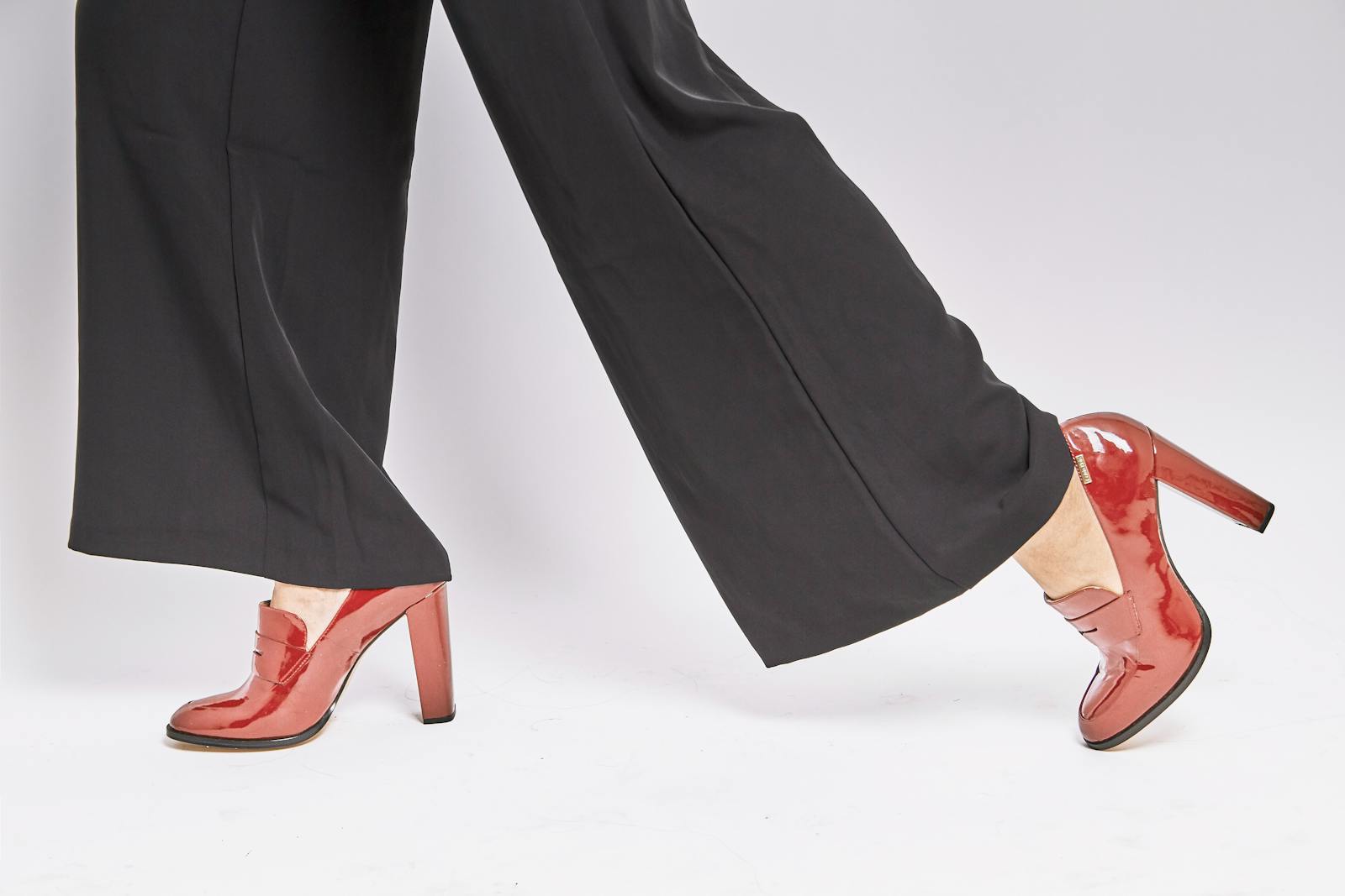 Wide Leg Pants Photo by Dellon Thomas from Pexels: https://www.pexels.com/photo/woman-wearing-brown-leather-chunky-heeled-shoes-1228626/