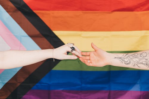 Kostnadsfri bild av fogade, gay pride-h, händer