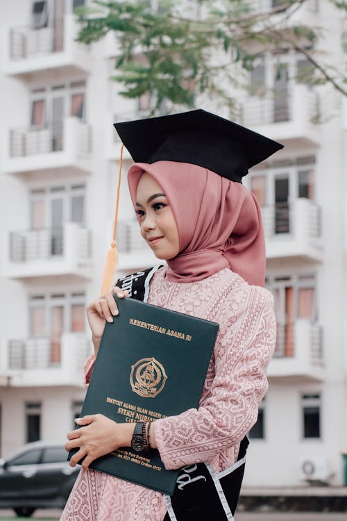 Gratis Foto stok gratis diploma, jilbab, kelulusan Foto Stok