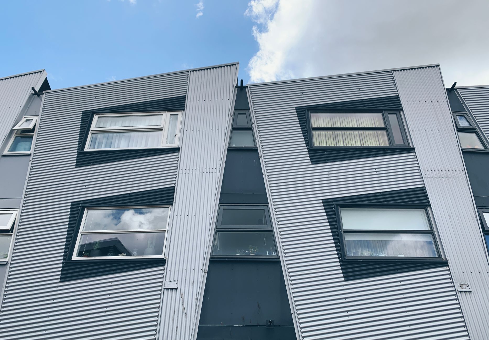 Contemporary architecture of a residential building in Alkmaar, showcasing geometric design and modern materials.