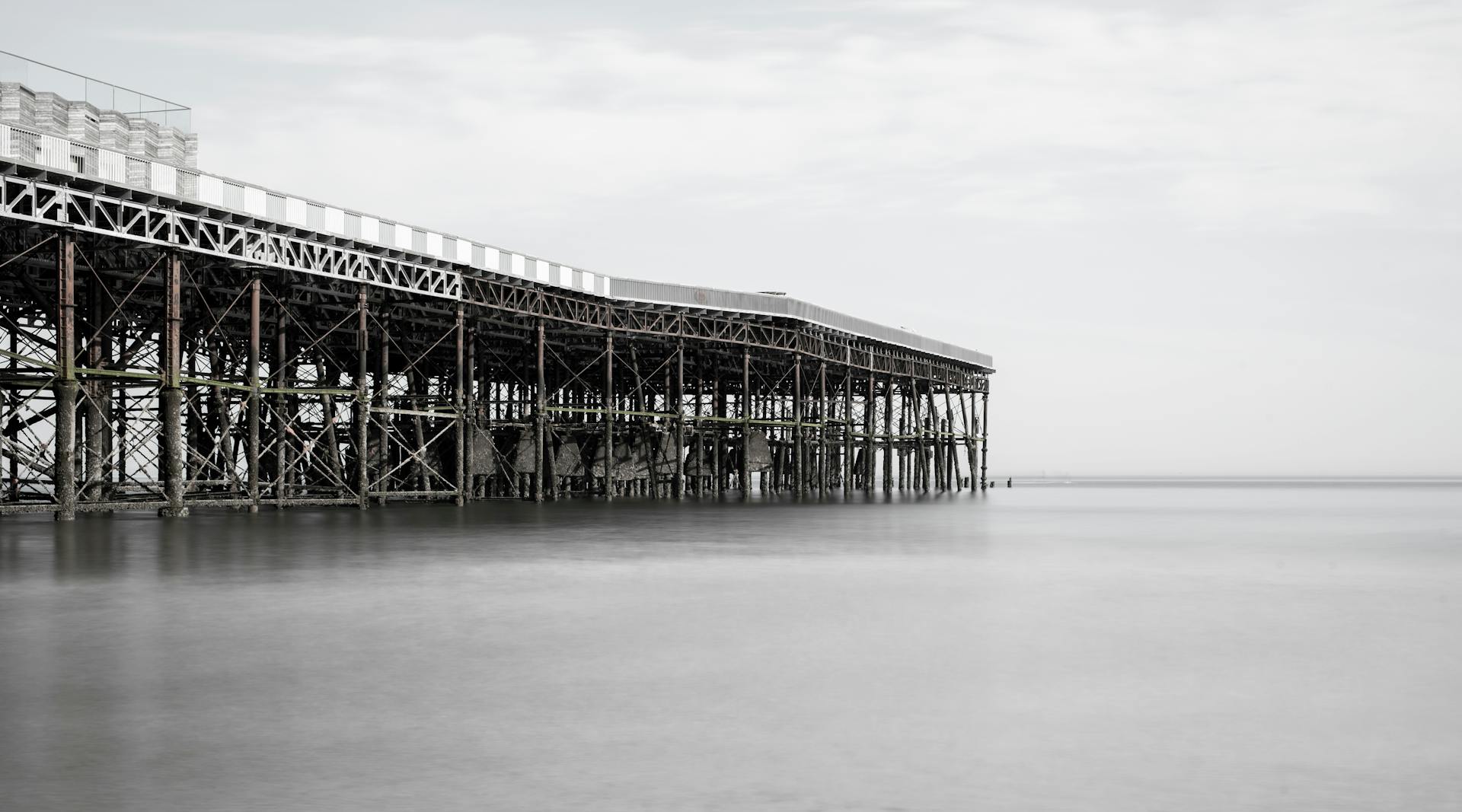 Le quai de Hastings dans le Sussex oriental