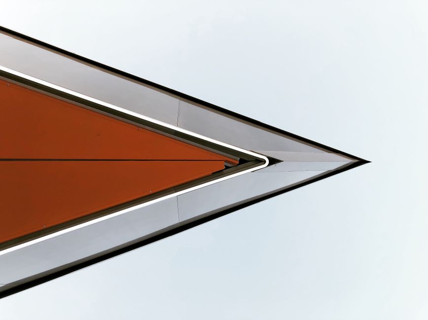 The Performance Kicker: Aligning Compensation with Outcomes