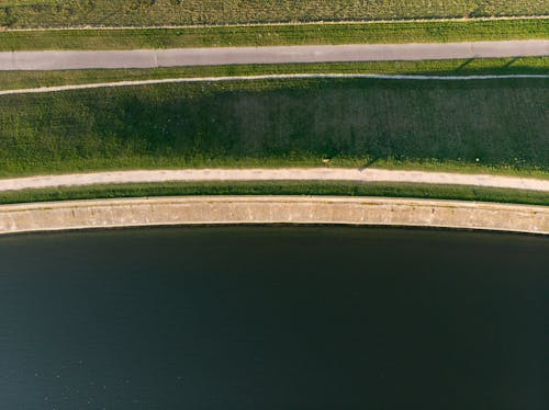 Бесплатное стоковое фото с lakeshore, Аэрофотосъемка, вид сверху