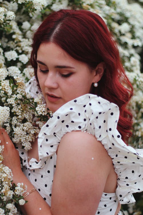 Kostenloses Stock Foto zu coloriertes haar, flora, frau