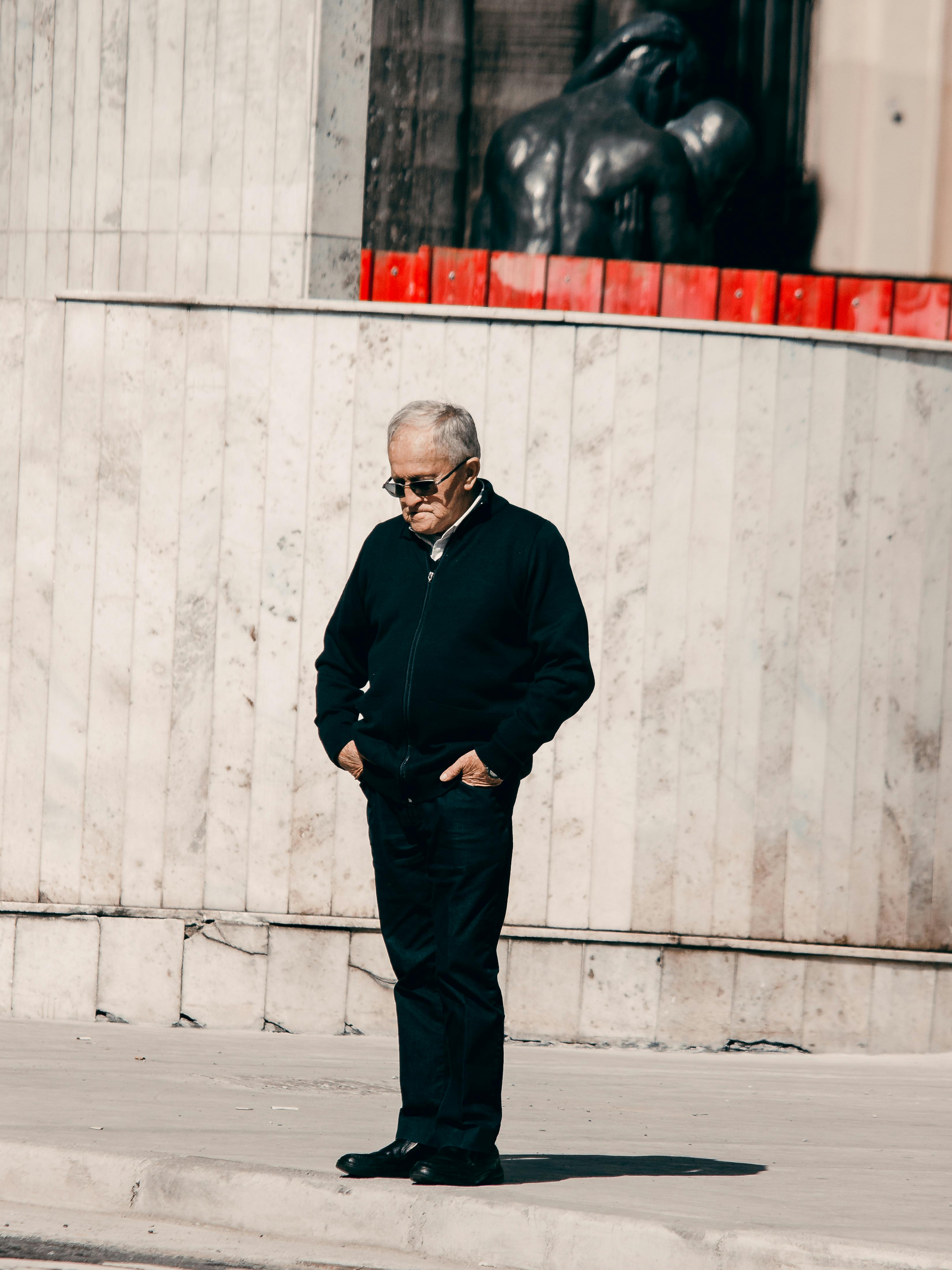 What is pocketing in dating?