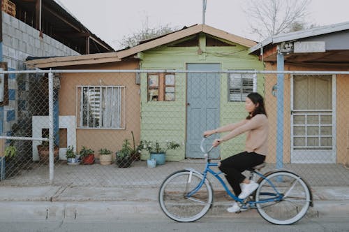 Darmowe zdjęcie z galerii z kobieta, osoba, rower