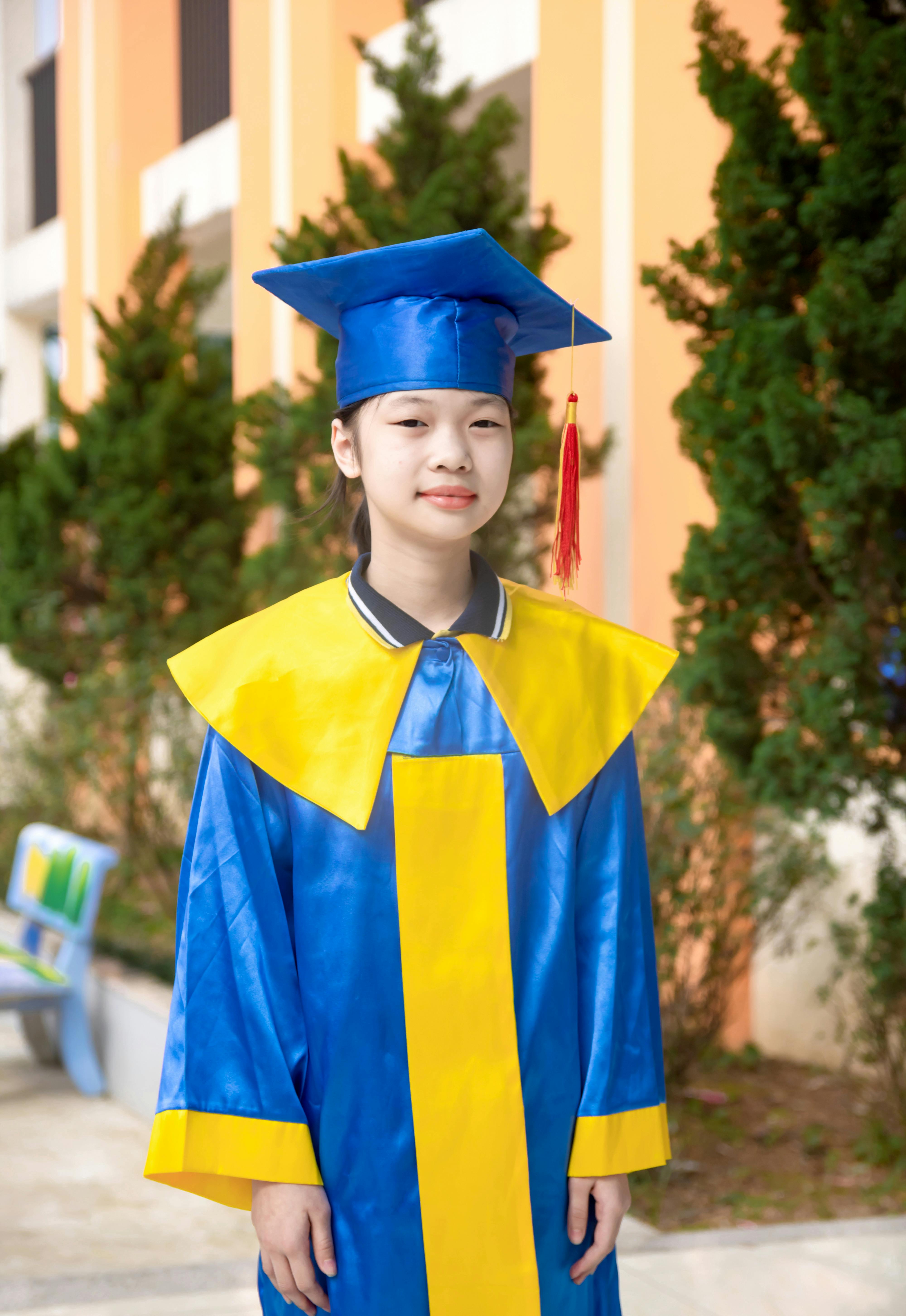 Female Graduates Wear Black Gowns Yellow Stock Photo 1615902235 |  Shutterstock
