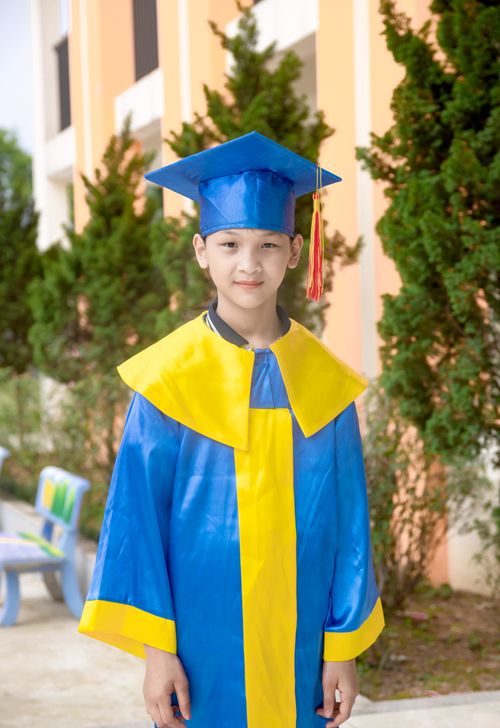 Free A young student smiling brightly in graduation attire, celebrating academic achievements. Stock Photo