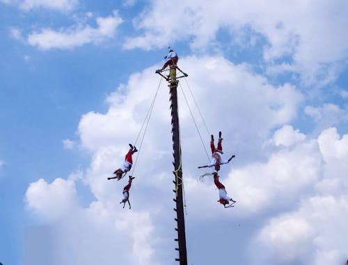 Darmowe zdjęcie z galerii z aktywny, danza de los voladores, do góry nogami
