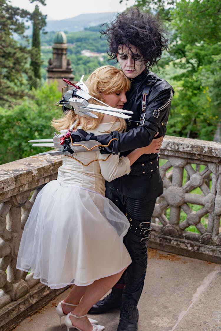 Man And Woman In Edward Scissorhands And Kim Costume