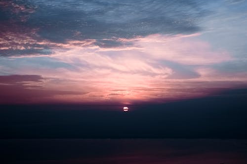 gratis Bewolkte Hemel Tijdens Zonsondergang Stockfoto