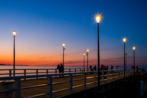 Foto profissional grátis de à beira-mar, alvorecer, cair da noite