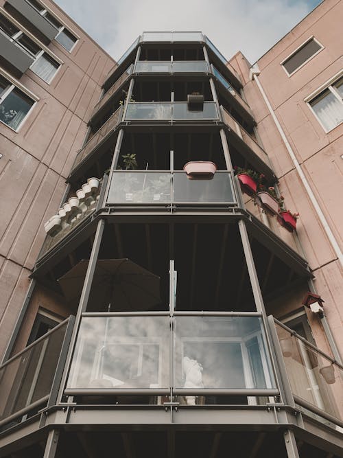 アパート, ローアングルショット, 垂直ショットの無料の写真素材