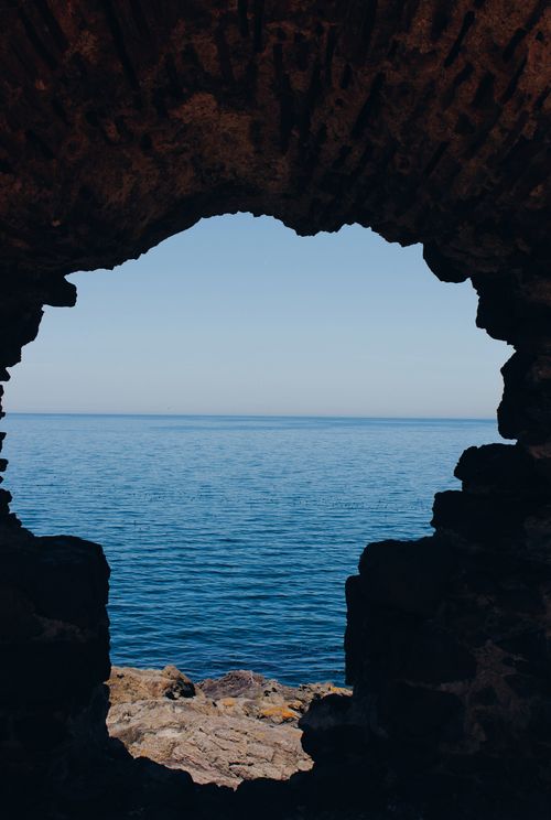 Free Scenic view of the sea framed by a cave arch in Rumelifeneri, Istanbul. Stock Photo