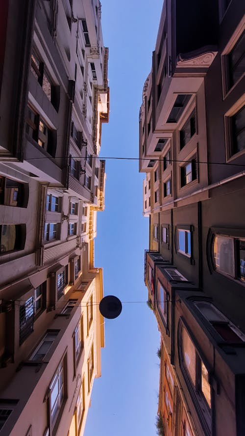 Photos gratuites de bâtiment, bleu ciel, ciel clair