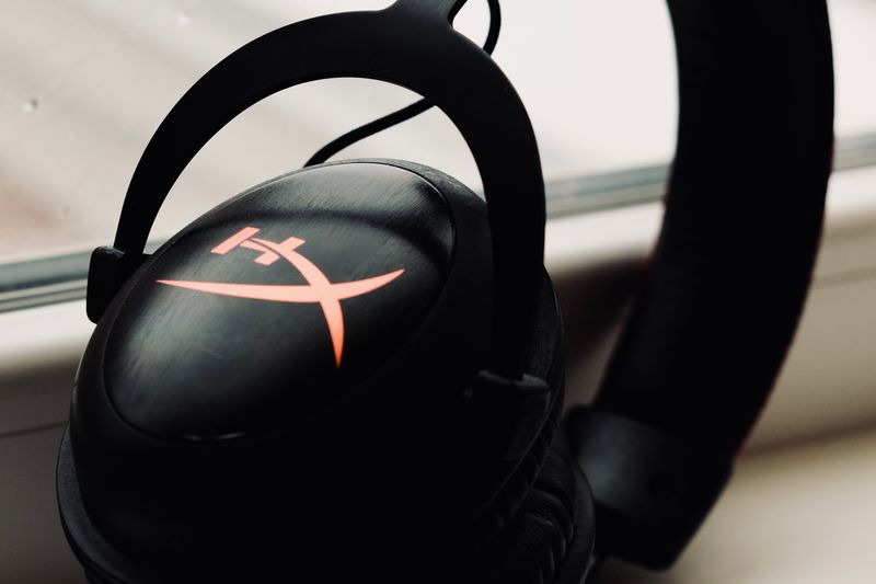 8. HyperX Cloud III Wireless