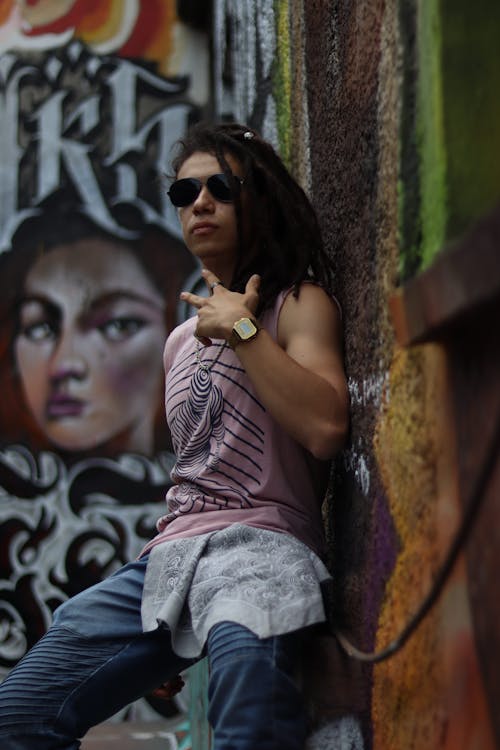 Foto profissional grátis de dreadlocks, homem, óculos de sol