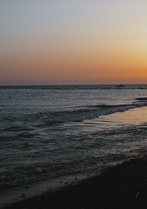 бесплатная Бесплатное стоковое фото с берег моря, вертикальный выстрел, вода Стоковое фото