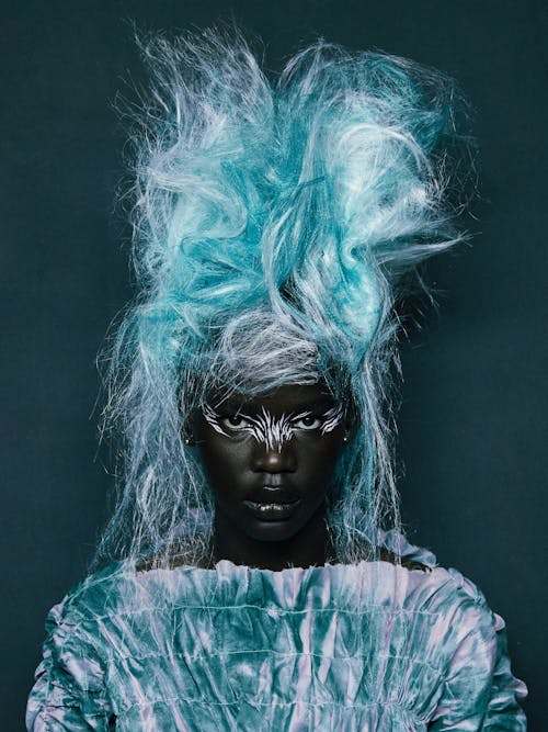 垂直拍攝, 女人, 染過的頭髮 的 免費圖庫相片