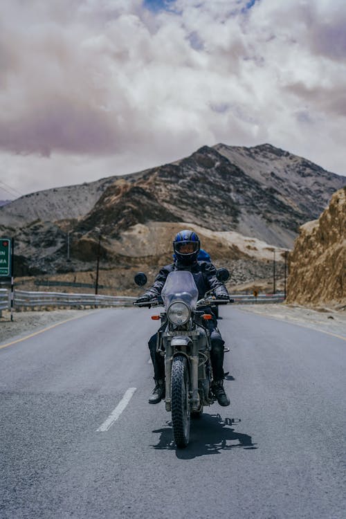 Foto d'estoc gratuïta de carretera, conduint, genet